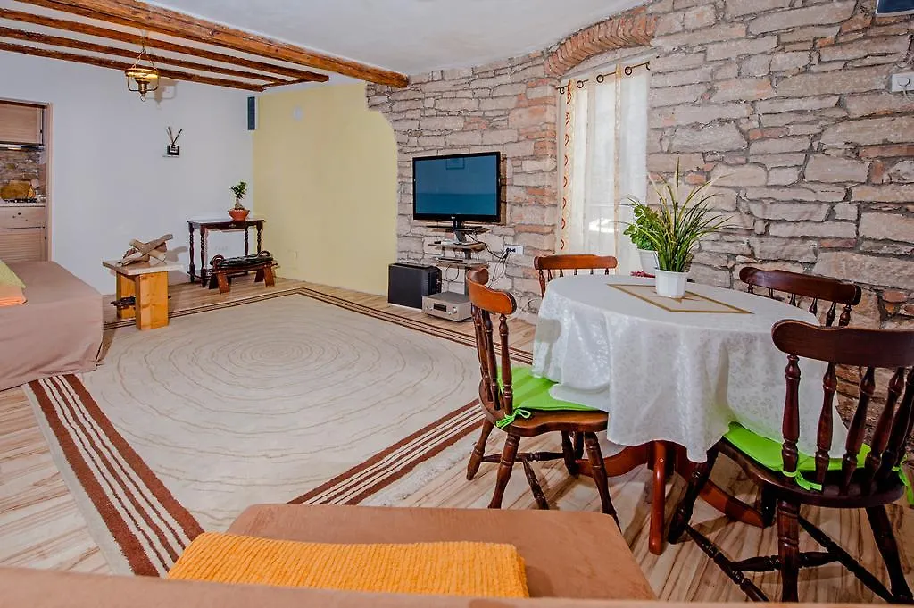 Apartment Sani Rovinj 0*,