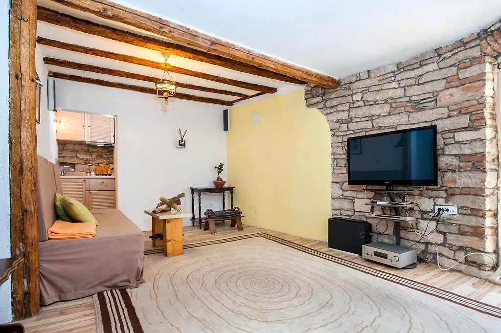 Apartment Sani Rovinj 0*,